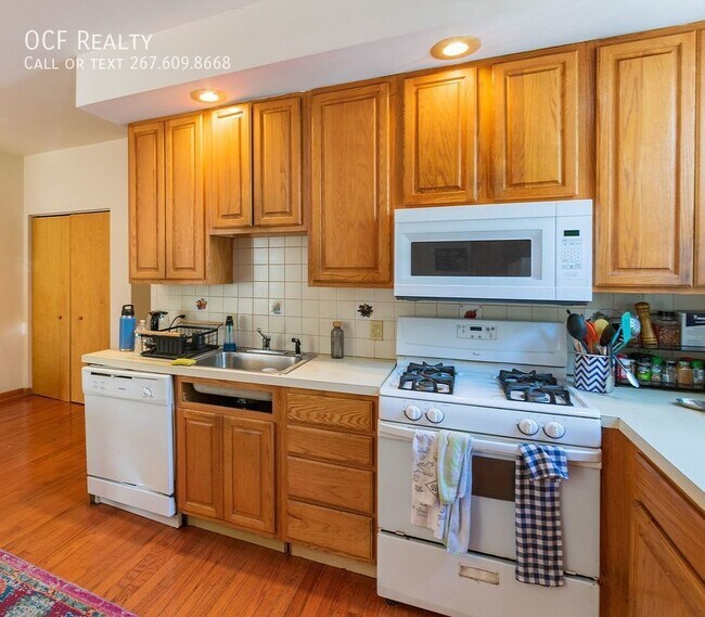 Foto del edificio - Three Bedroom Graduate Hospital Apartment