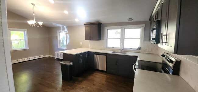 Building Photo - 519 Hopewell Rd