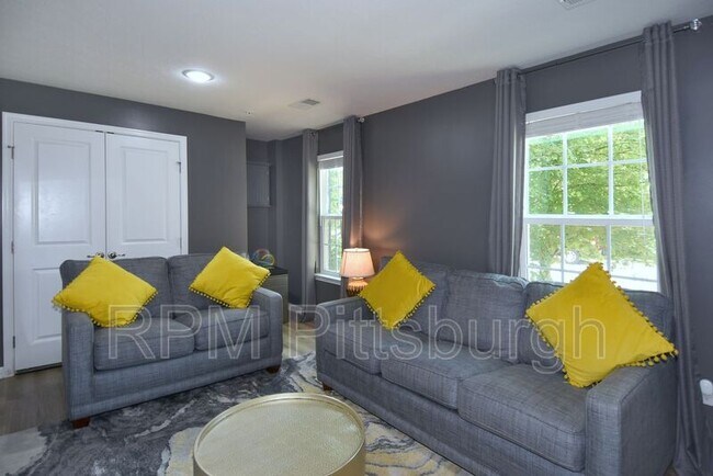 Foto del edificio - 1726 St Johns Ln