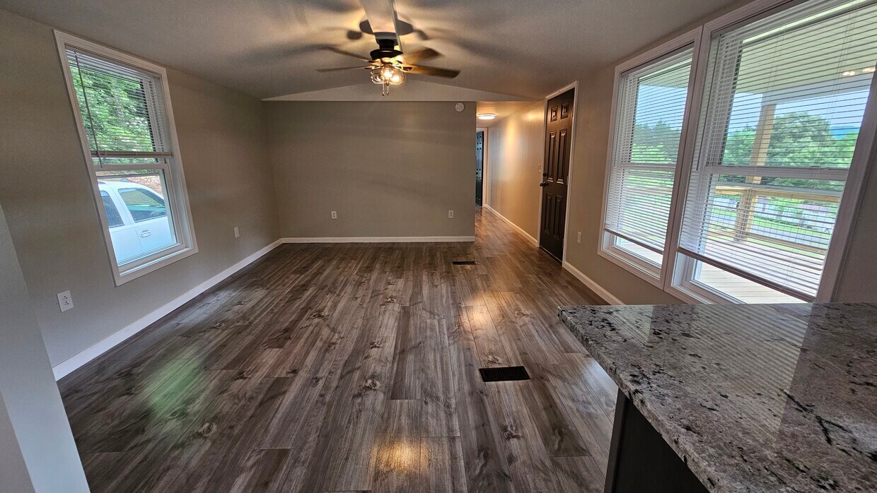 Sala de estar - 139 Ashley Ln