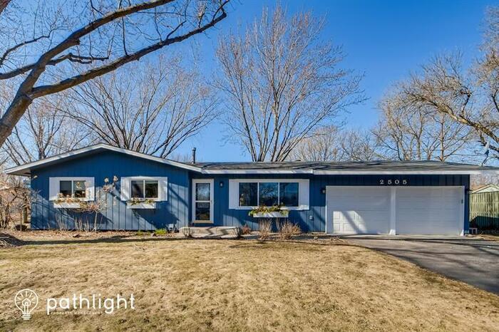 Foto principal - 2505 Kennelly Court, Burnsville, MN, 55337