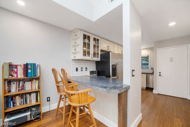 Building Photo - 2 br, 1 bath Townhome - 547 Cassatt Way