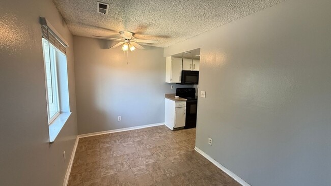 Building Photo - Spacious 2-bedroom Condo available in Aurora