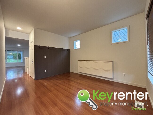 Foto del edificio - Beautiful 4 Bedroom 2.5 Bathroom Tacoma Home for Rent in Quiet Cul-De-Sac Community