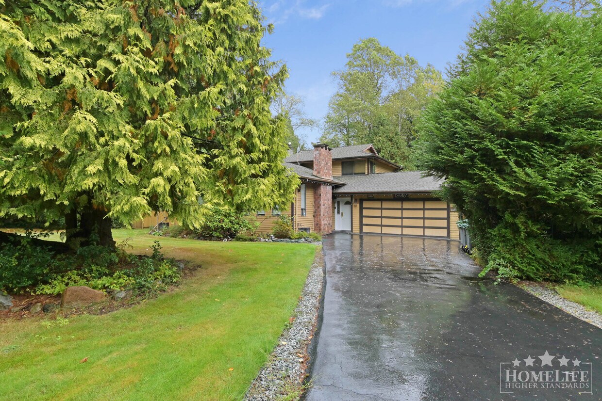 Primary Photo - 3 Bed, 3 Bath Home for Rent in South Surrey!