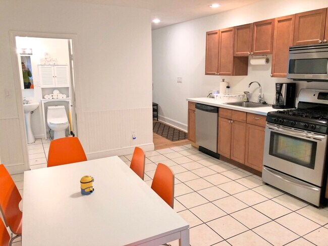Foto del edificio - 130 W 8th St