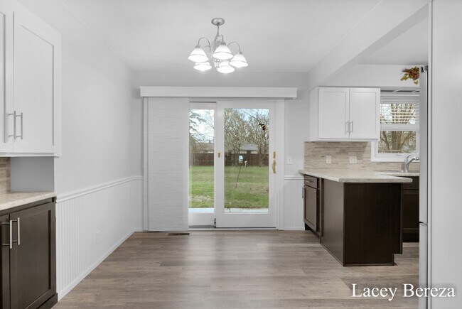 Building Photo - 7757 Ridgewood Dr