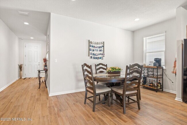 Foto del edificio - 5114 Sawmill Pt Wy