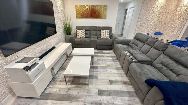 Foto del edificio - 4751 NE 10th Ave