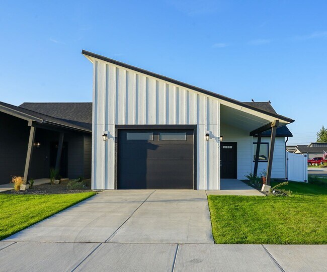 Foto del edificio - Just Completed  Beautiful Two Bedroom Two ...