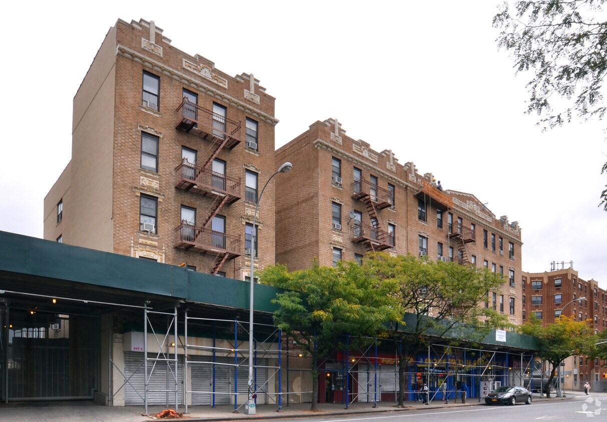 Foto principal - 945 E 180th St