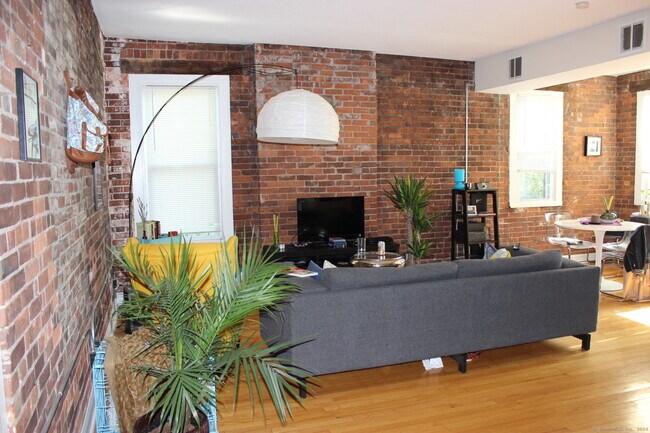 Building Photo - 488 Chapel St