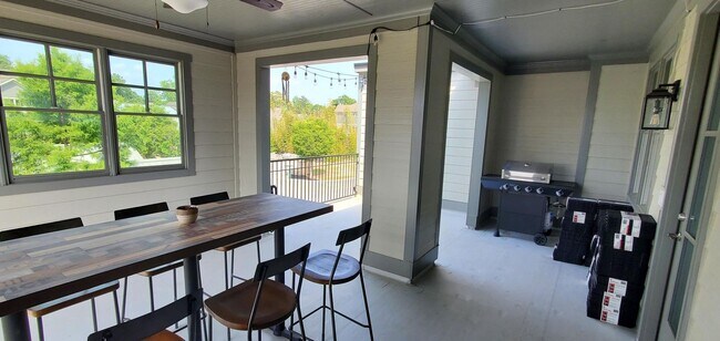 Building Photo - 6076 Cushing Cir