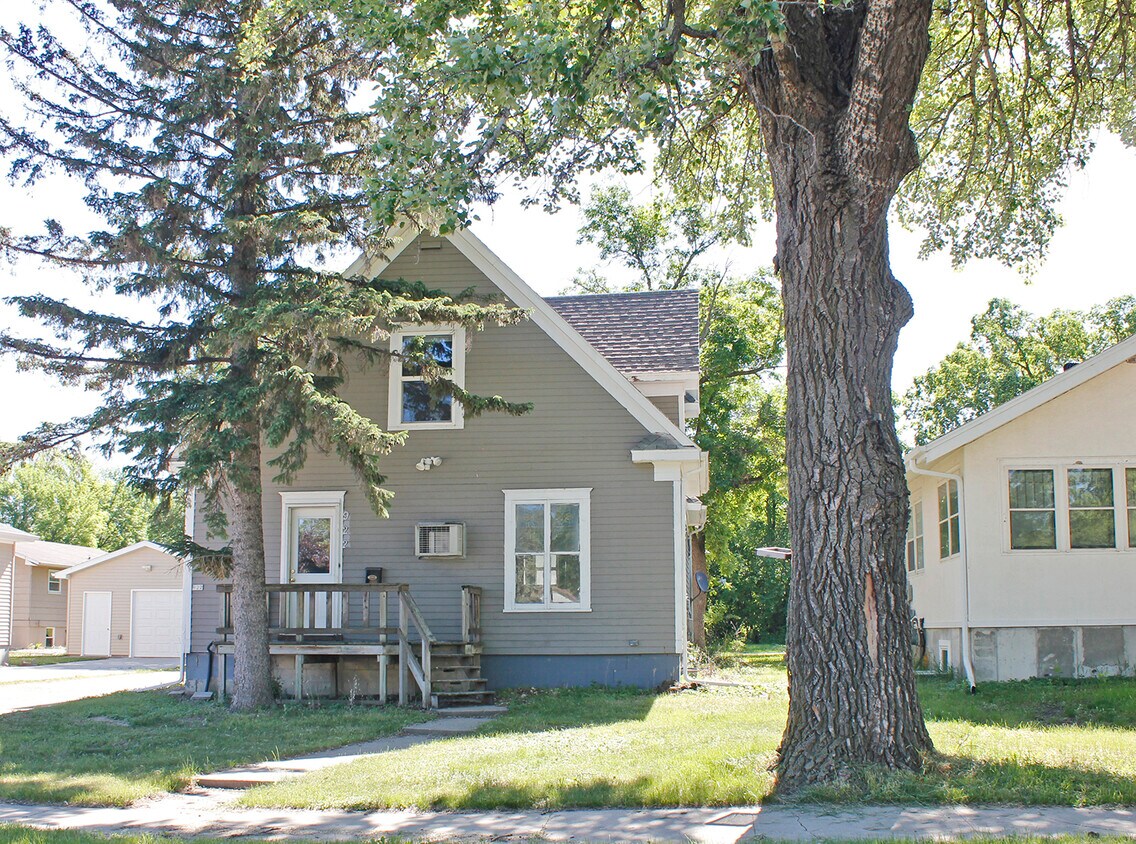 Primary Photo - 922 3rd Ave