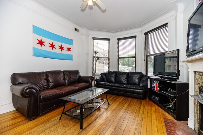 Building Photo - 1020 W Belmont Ave