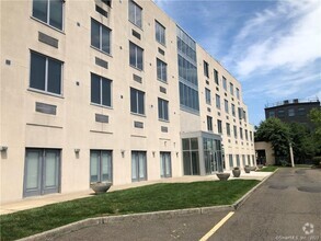 Building Photo - 49 Day St