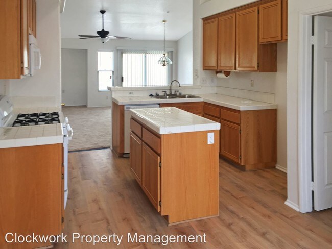Foto del edificio - 15354 Darlene St
