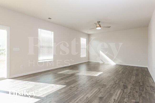Building Photo - 413 Stonefence Dr