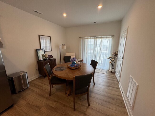 Building Photo - 5009 Layman Dr