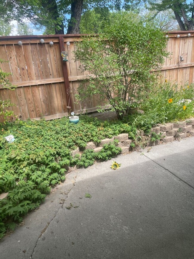 Foto del edificio - Cute 2 Bedroom Condo in Great Sparks location