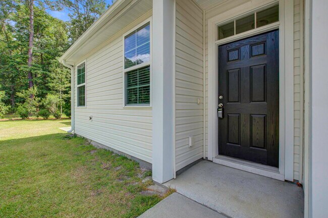 Building Photo - 848 Winthrop St