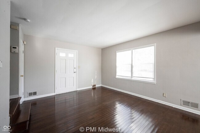 Foto del edificio - 1857 W 60th St