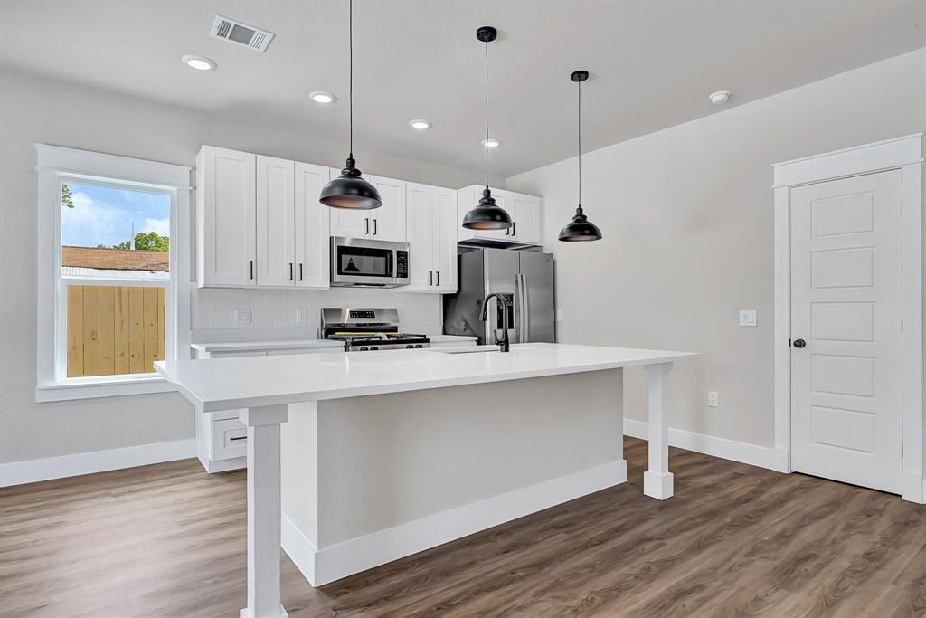 Foto principal - 204 Booker T Washington St