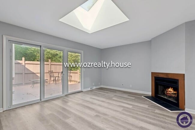 Building Photo - 5537 Willowood Ct