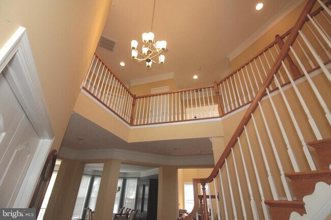Building Photo - 21885 Larchmont Way