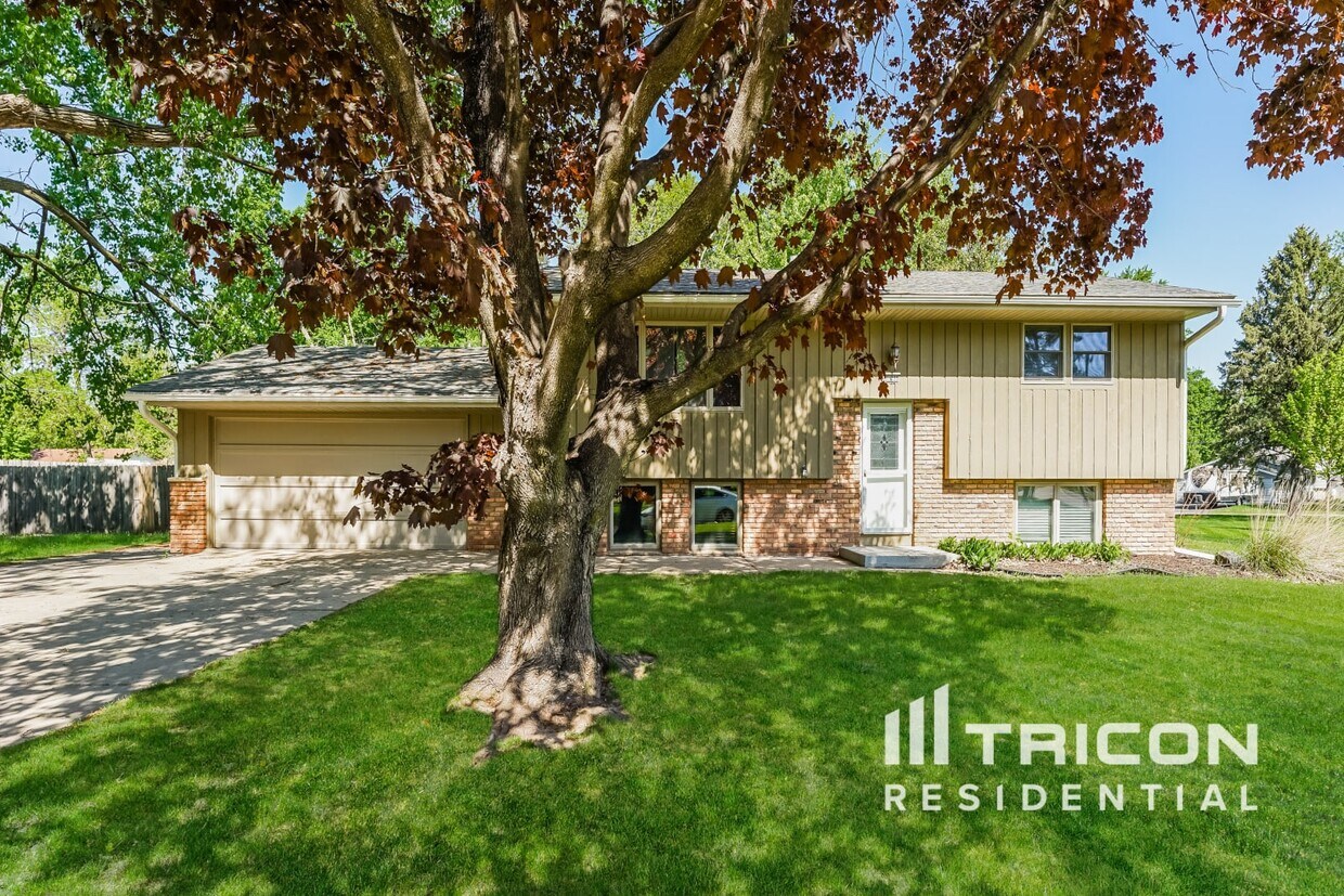 Foto principal - 11233 Nevada Ave N