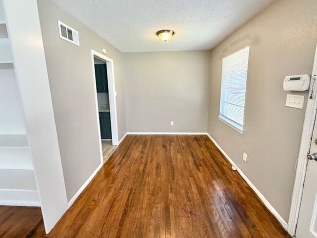 Photo - LochinvarDr5572 Apartment