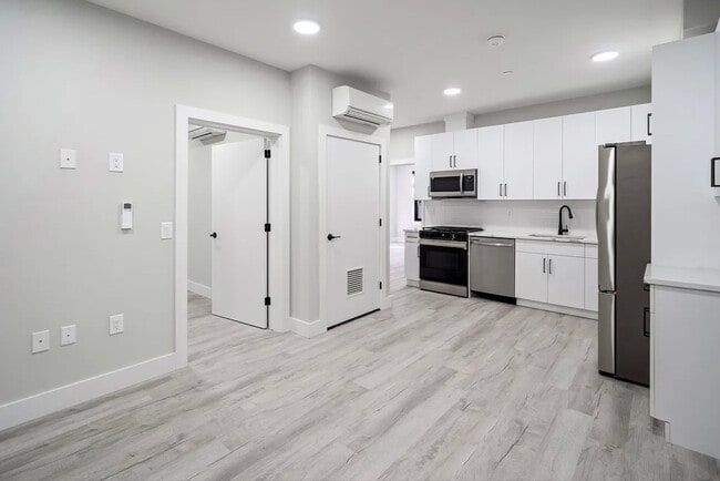 Building Photo - 80 Romaine Ave