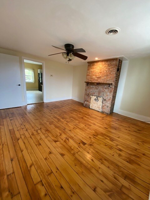 Living Room - 42 Holt St