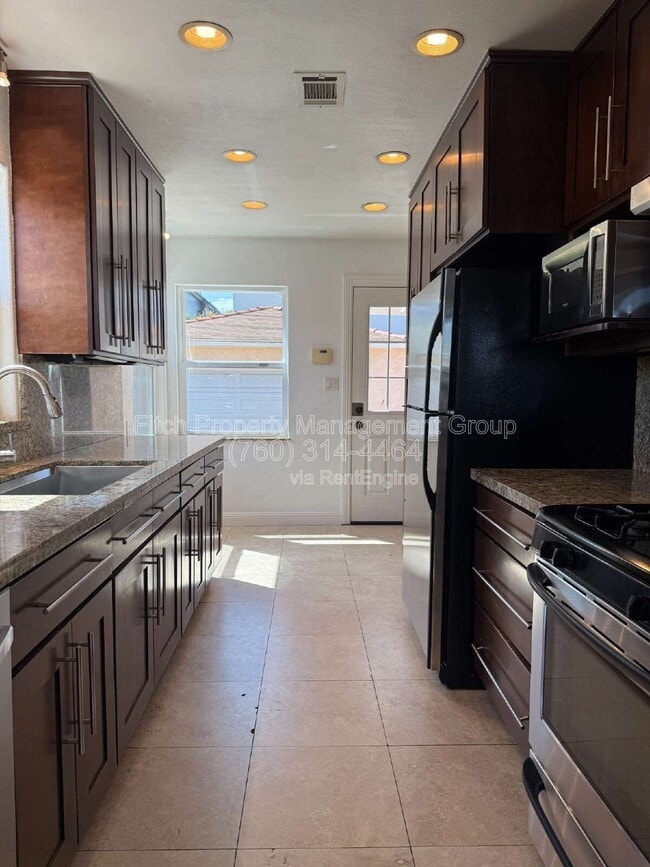 Foto del edificio - 6241 Stewart St