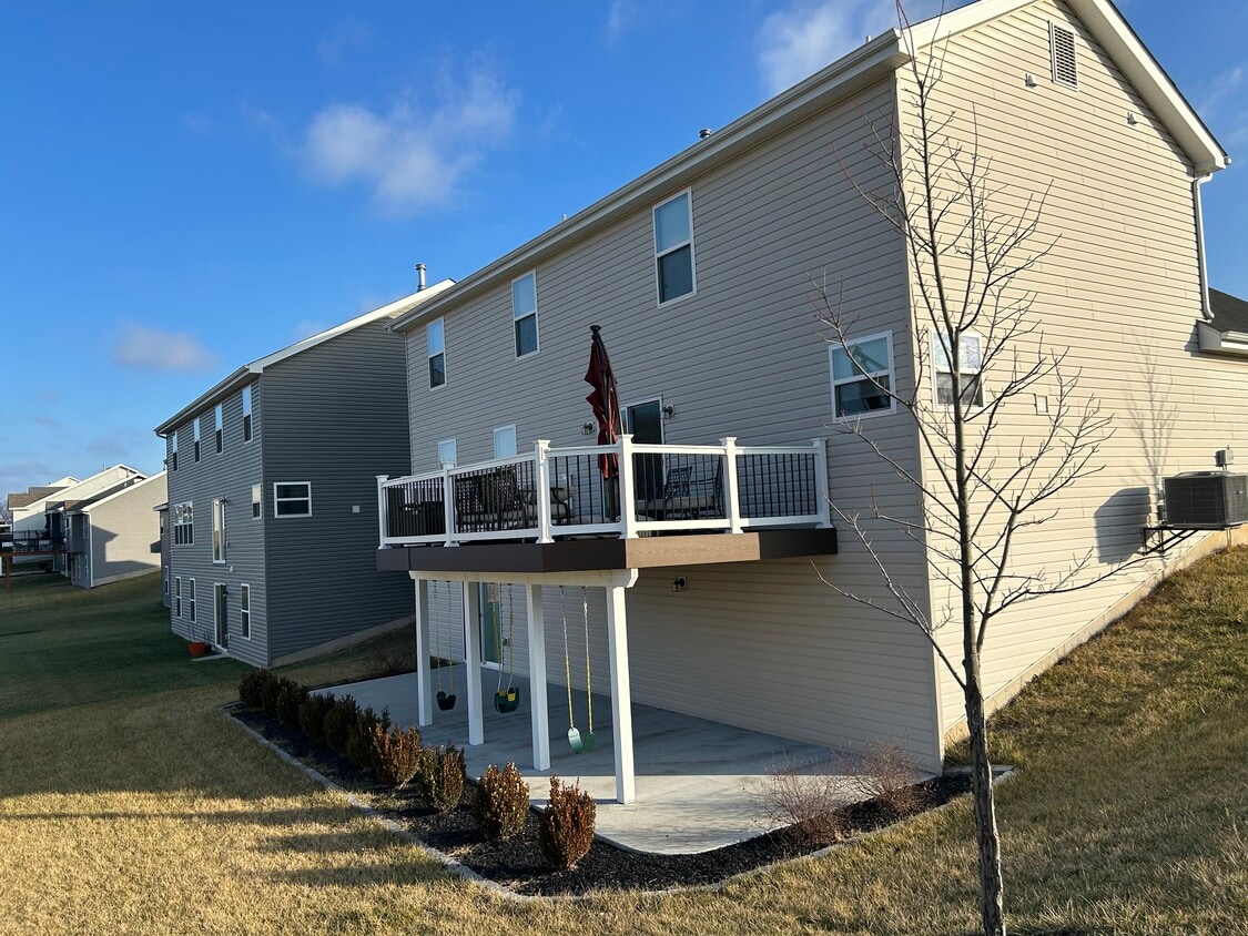 Building Photo - 169 Hidden Bluffs Dr