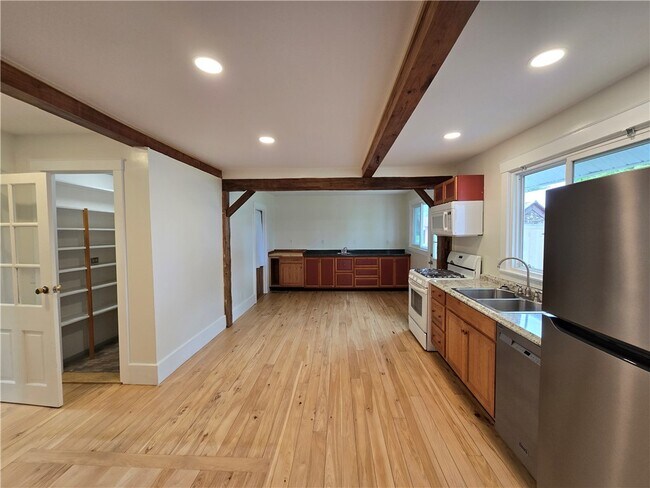 Building Photo - 235 Lighthouse Rd