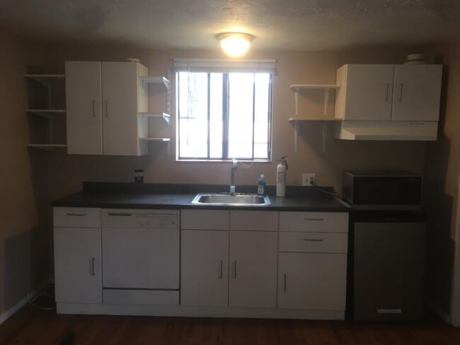 Cocina acogedora - 2814 SE 133rd Ave