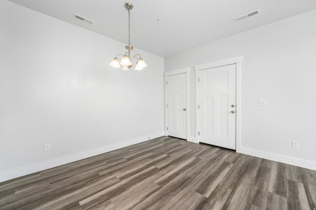 Building Photo - 372 W 750 N