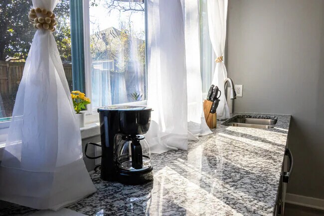 Foto del edificio - 4152 Baker St NE