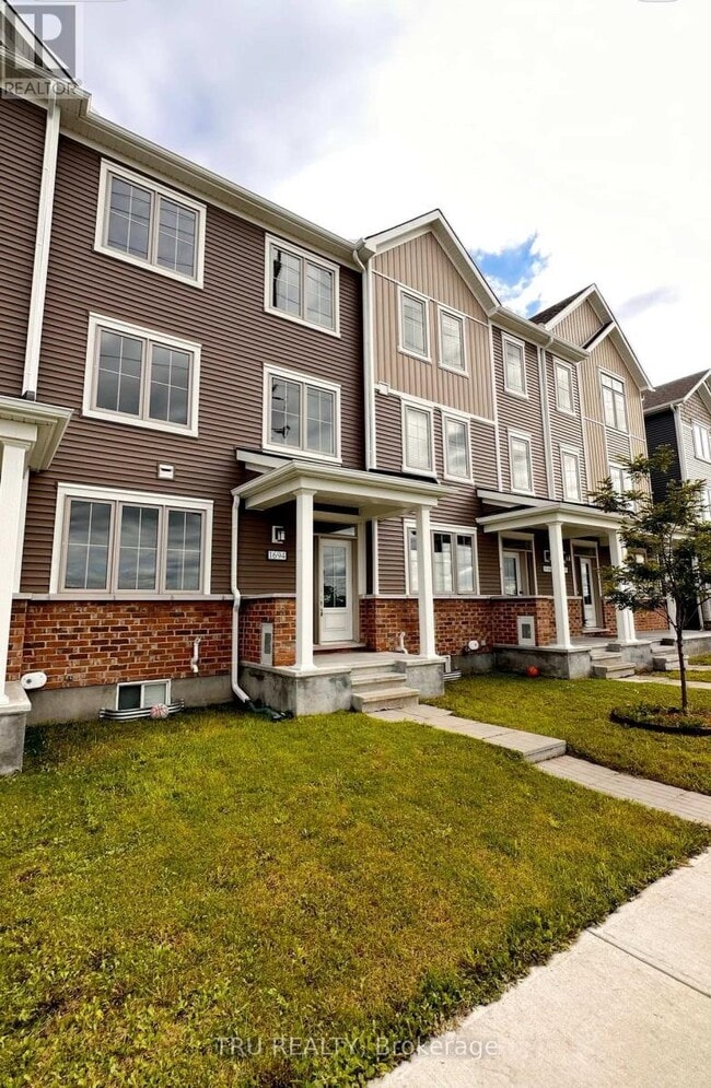 Photo du bâtiment - 1694 Maple Grove Rd