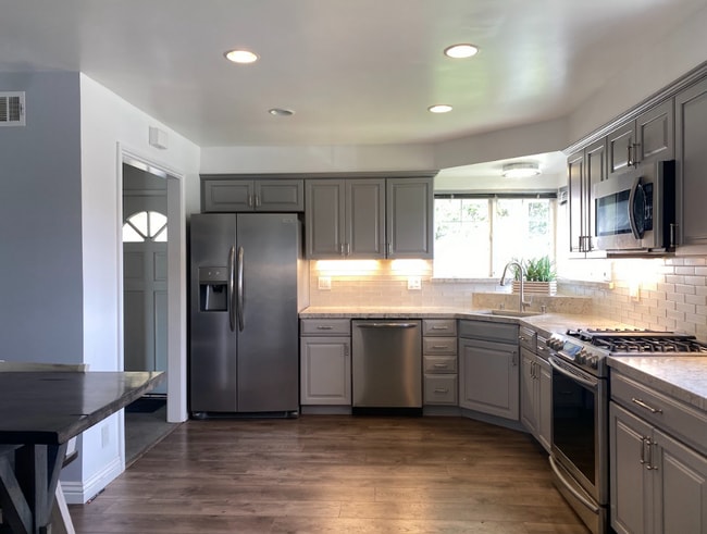 Foto del edificio - 5383 Woodstock Way