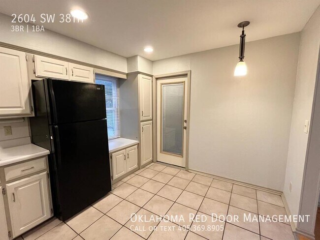 Building Photo - 2604 SW 38th-