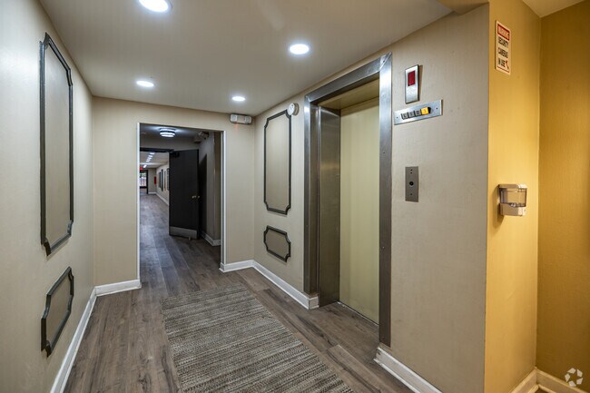 Vestíbulo - Oakland Manor Apartments