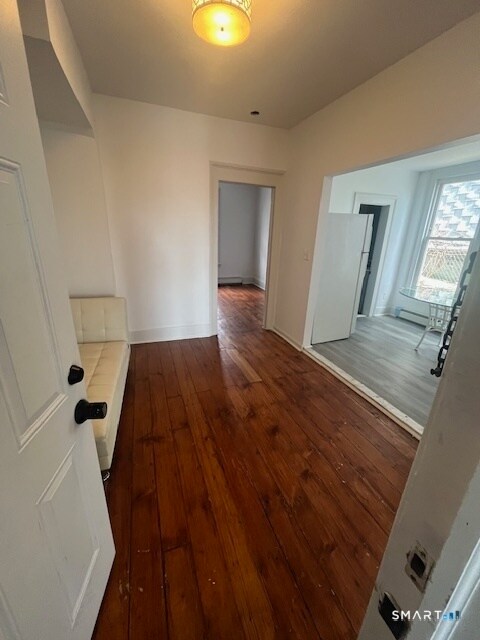 Building Photo - 118 Pequonnock St