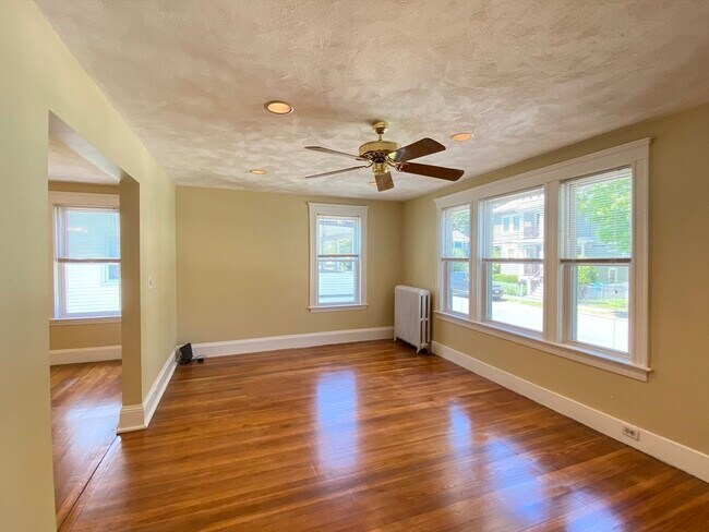 Foto del edificio - 39 Davis Rd