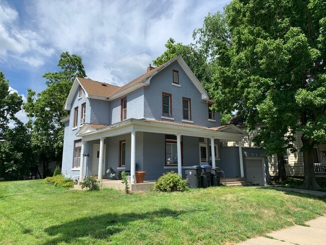 Building Photo - 704 N 2nd St