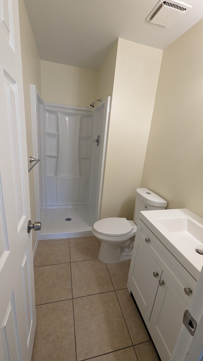 Master Bathroom - 4504 Highland Ln