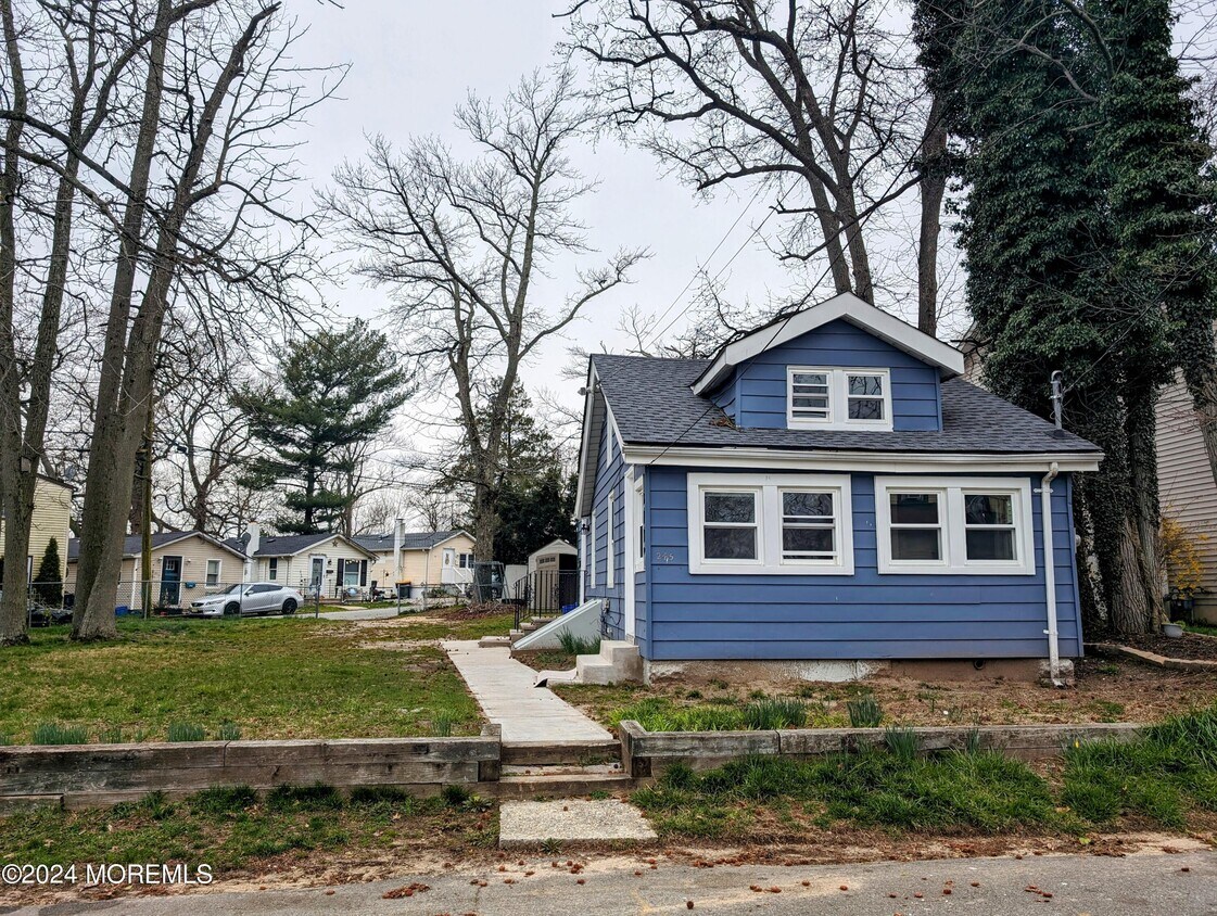 Primary Photo - 245 Alpine Way