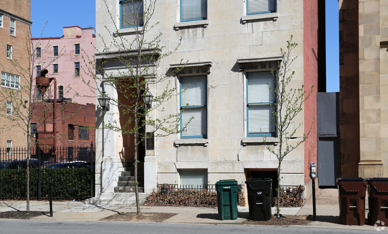 Building Photo - 124 W 9th St