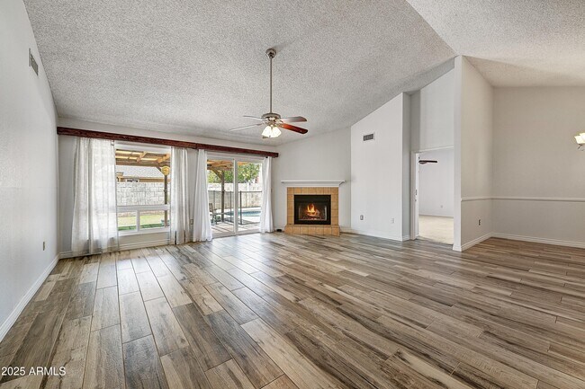 Foto del edificio - 4934 E Grandview St